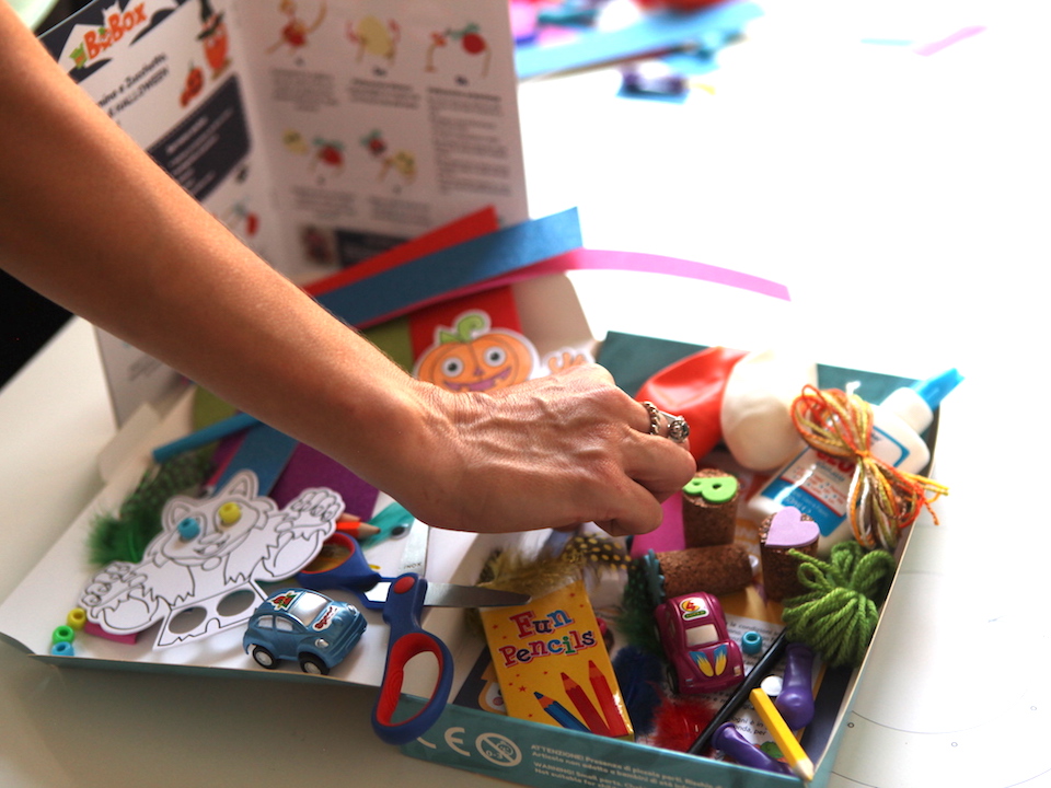 Scatola myBoBox con mano 960x720